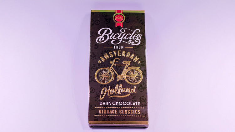 Chokladkaka Mörka med avtryck guldcyckel och texten Amsterdam och Holland