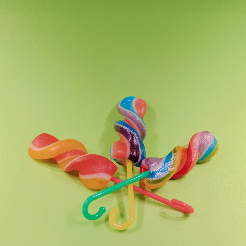 Lollypop twistzzz jordgubbsklubba som ser ut som ett paraply 20gr. från Holland Foodz