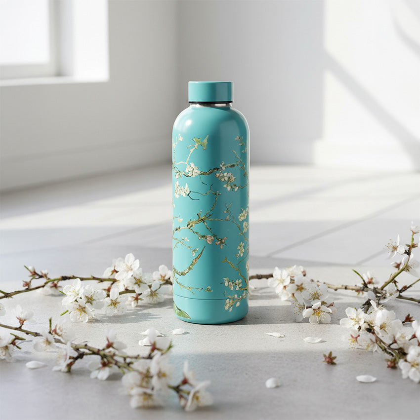 Vattenfallet med Van Goghs motiv av mandelblomster