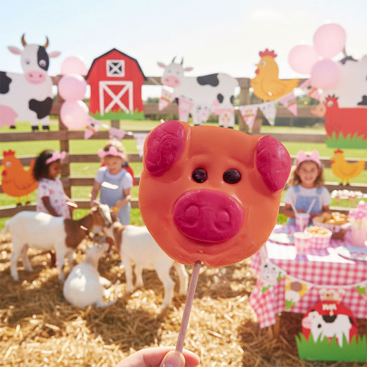 Den stora grisklubba med jordgubbssmak (Grote Biglolly) 100gr. enligt originalrecept från Holland Foodz Oosterhout. Den perfekta klubban för barnkalaset