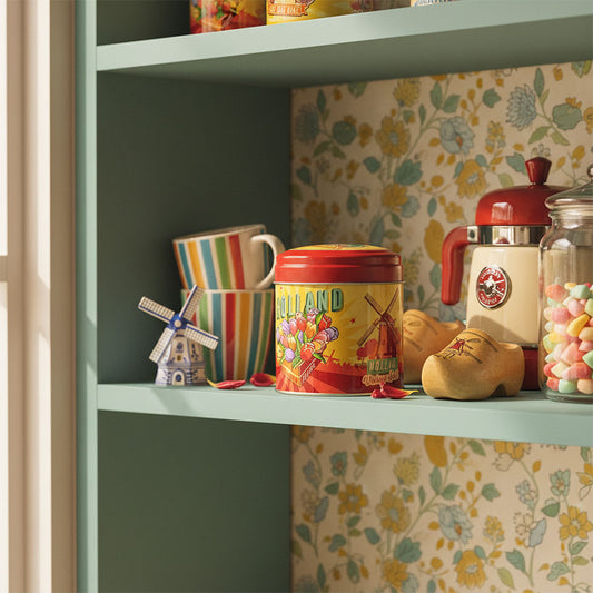 Hollandsk burk som passar för sirapsvåfflor i Holland Tulips röd/gul retrostil från Matix Souvenir Holland på hyllan