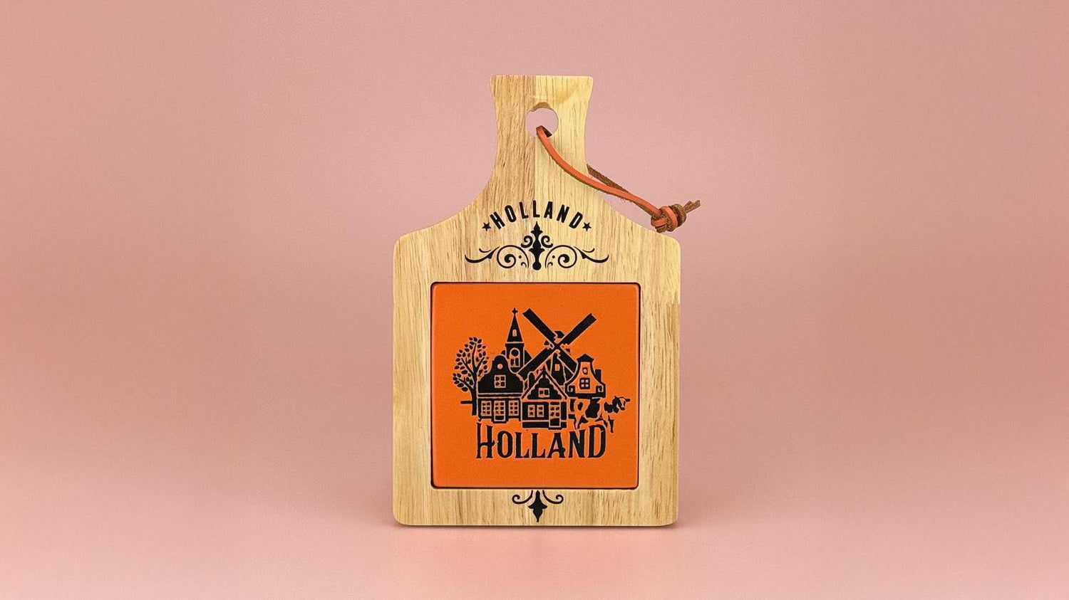 Ost Bricka serien "Camp" av trä med keramikkakel från Matix Souvenir Holland