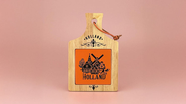 Ost Bricka serien "Camp" av trä med keramikkakel från Matix Souvenir Holland