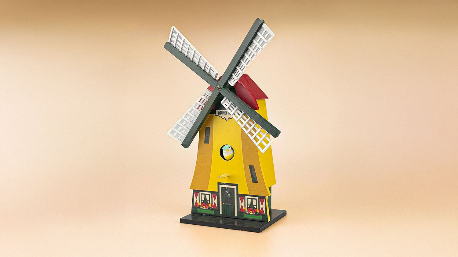Holländska väderkvarn med tulpaner. Hollandse molen met tulpen