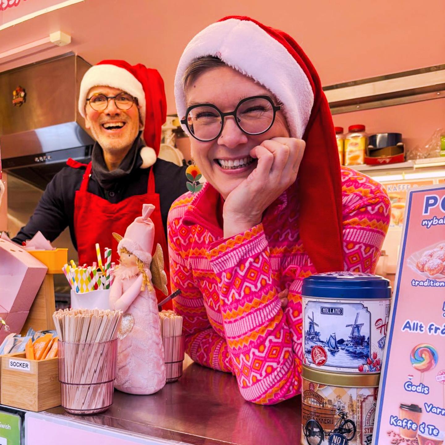 Alexandra och Rolf tillsammans i Fika från Hollands foodtruck under julmarknaden i Skövde.
