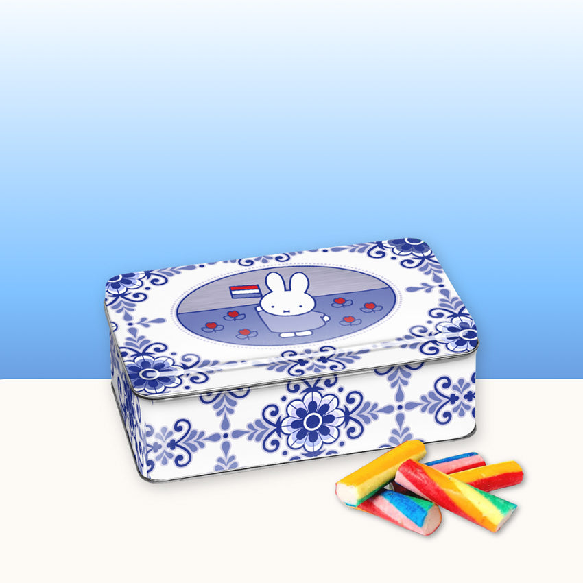 Miffy® liten godisburk i Souvenir Blue-design tillsammans med en påse autentiska regnbågsstänger från Holland Foodz.