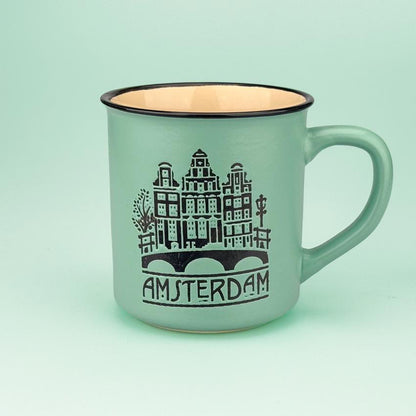 Mugg serien "Camp" pastellgrön keramik med text "Amsterdam" från Matix Souvenir Holland