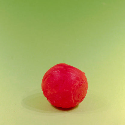 Originalet äkta Oosterhout röda sockerboll hård med vindruvor smak (de harde wijnbal 40mm) 43gr. från Holland Foodz
