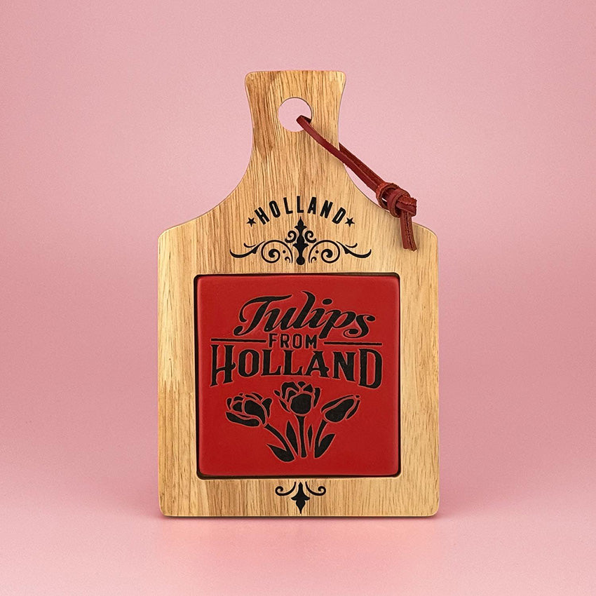 Ost Bricka trä serien "Camp"med röd keramikkakel "tulips from Holland" från Matix Souvenir Holland