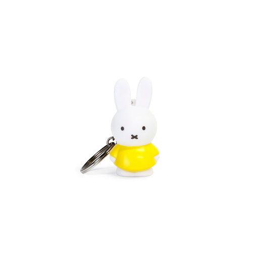 Miffy® 3D-nyckelring i matt vit plast med Miffy i gult och metallkedja med nyckelring.