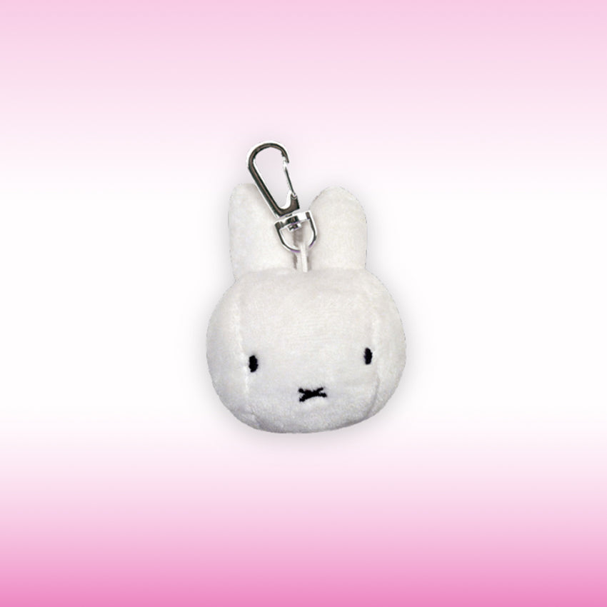 Miffy® plüschnyckelring med mjukt vitt Miffy-huvud i polyesterplysch och metallkedja med nyckelring.