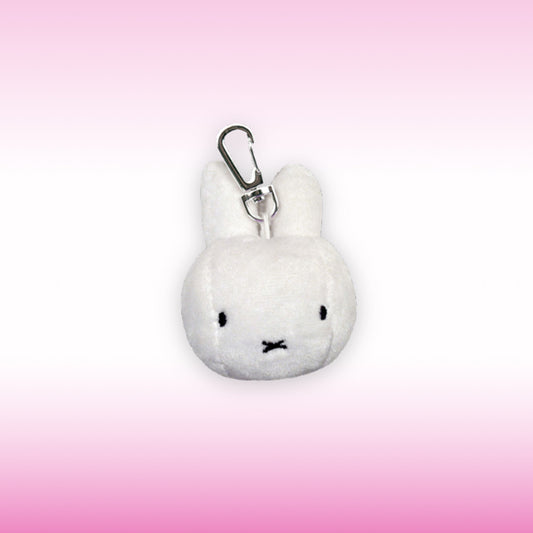 Miffy® plüschnyckelring med mjukt vitt Miffy-huvud i polyesterplysch och metallkedja med nyckelring.