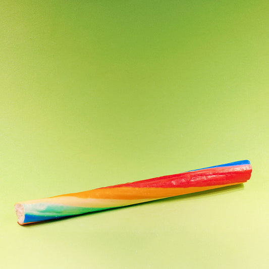 Originalet äkta Oosterhout regnbågn sockerstång hård med jordgubbar smak (de harde regenboog zuurstok) 43gr. från Holland Foodz
