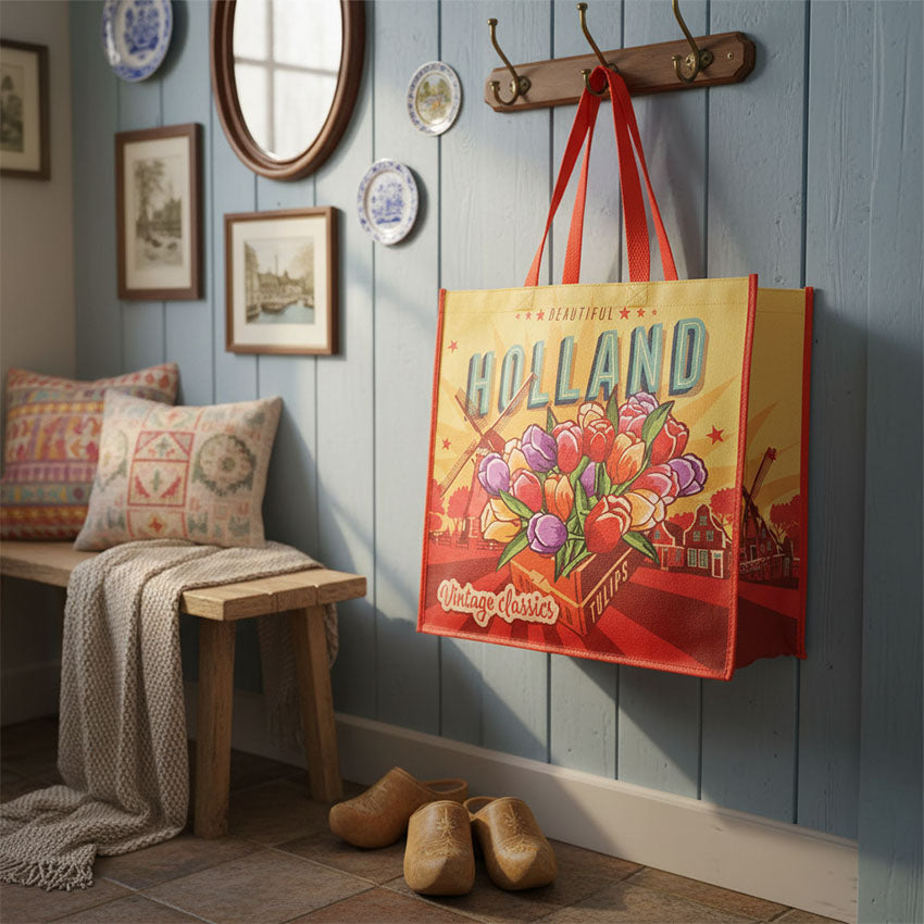 En unik och fantastisk non-woven Big Shopper i vintageklassiker-tema med typiska holländska tulpaner.