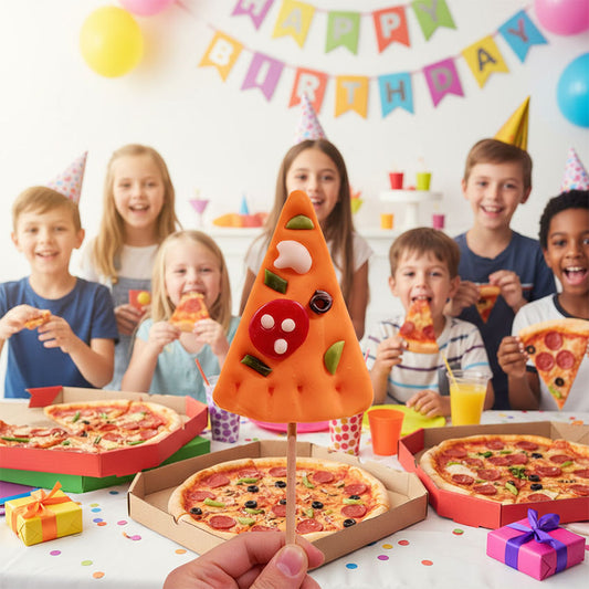 en pizza och en pizzalolly som dessert. Det perfekta barnkalaset