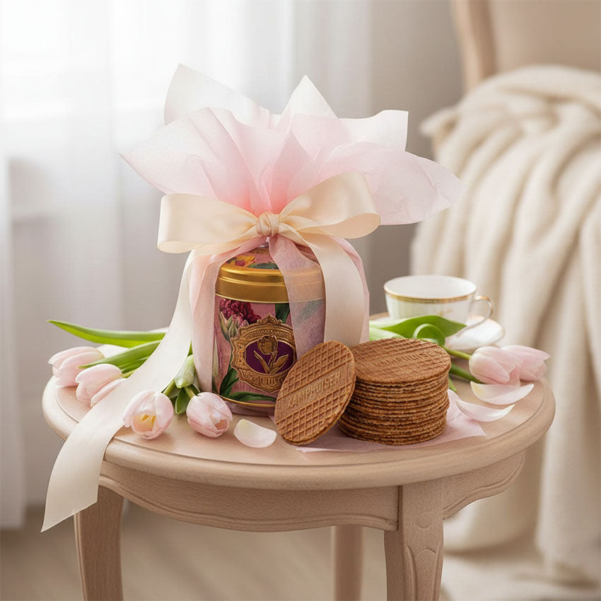 Paket: Burk med Kamphuisen sirapsvåfflor(10st.) serien "Pretty Tulips" tulpaner/rosa och präglad logo från Matix Souvenir Holland